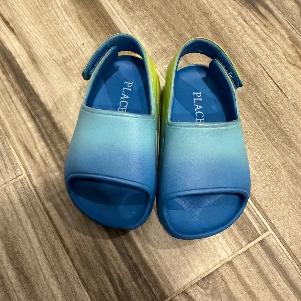Children’s place ombré toddler slides